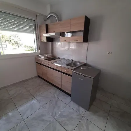 Petrakis & Apartment Hanioti